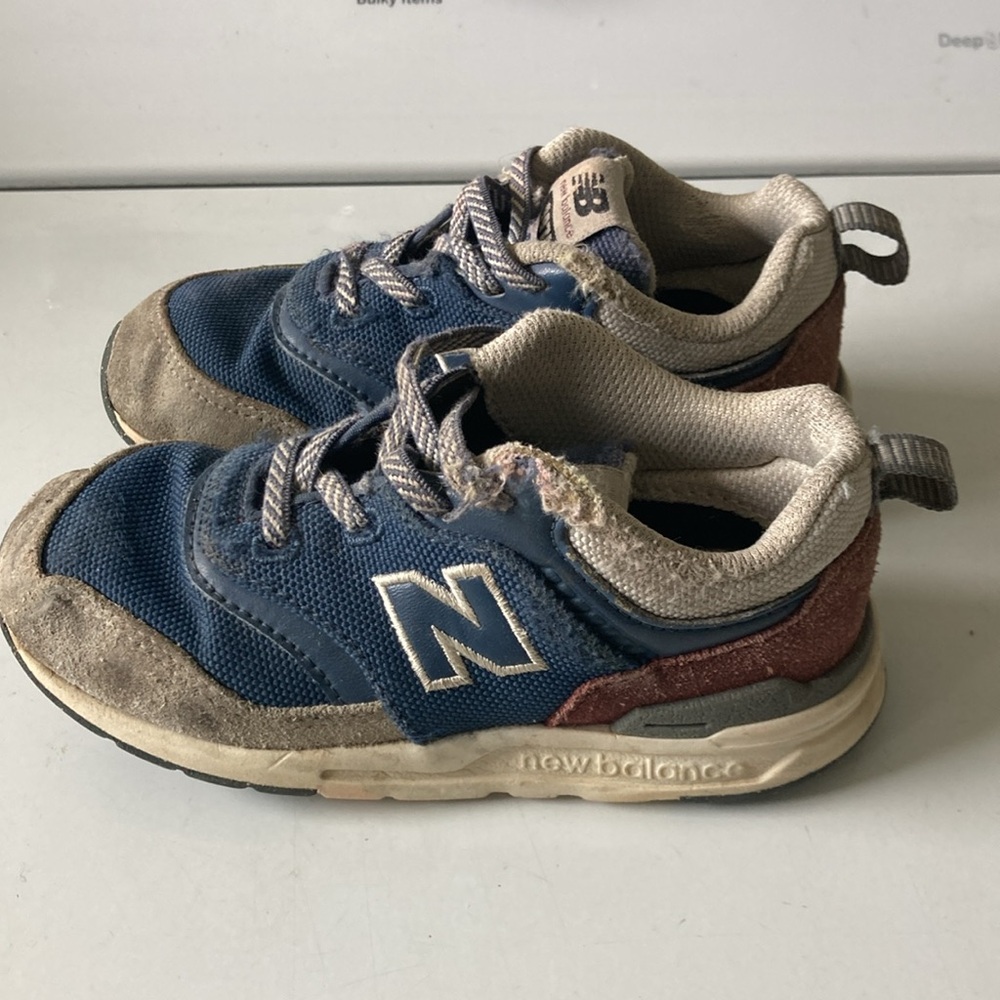 New Balance 10c Kids Sneakers - 997H. Adorable and comfortable. Slip on